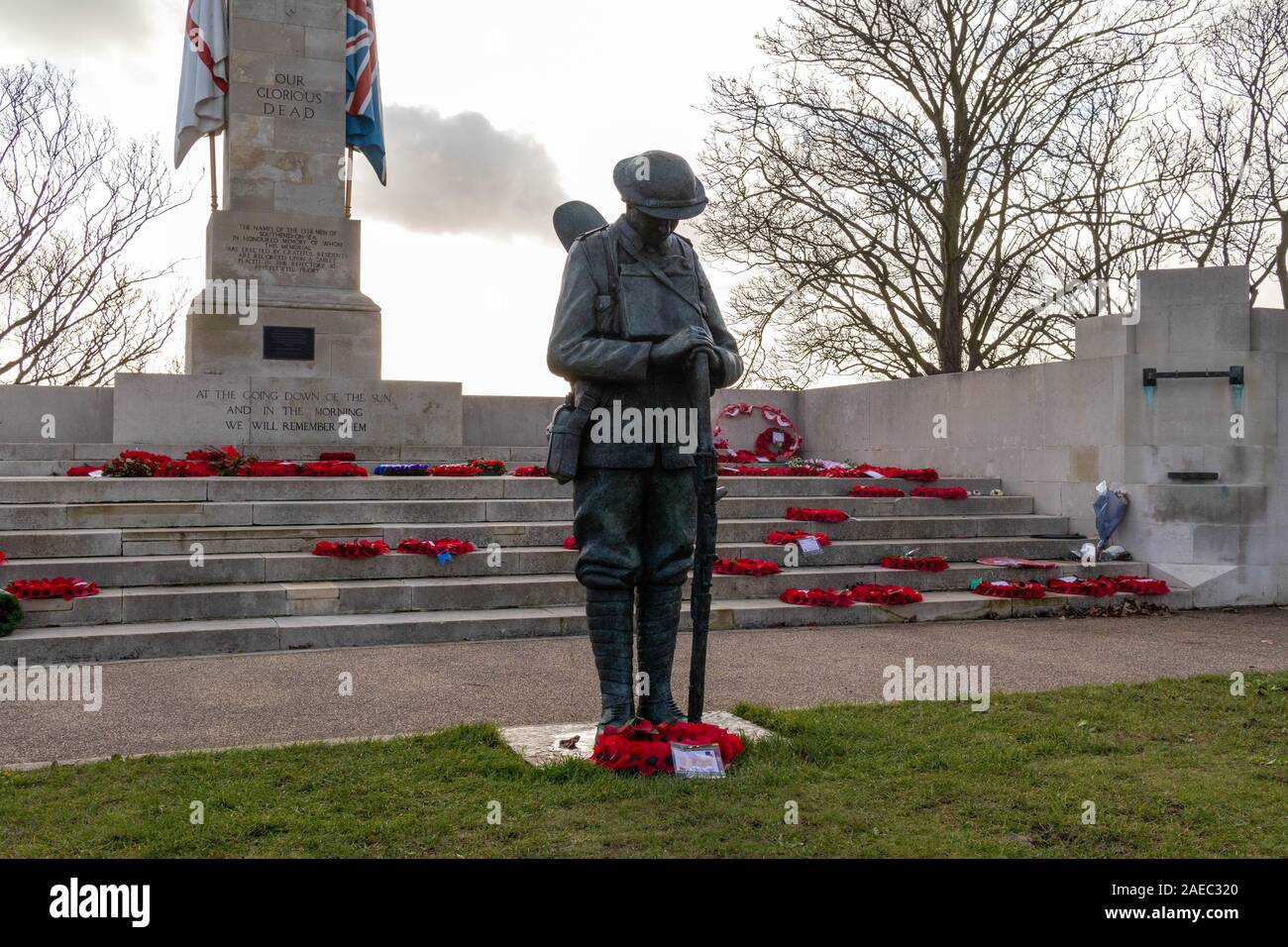 Life-size WW1 statue d'un jeune soldat. Southend on Sea, Royaume-Uni Banque D'Images