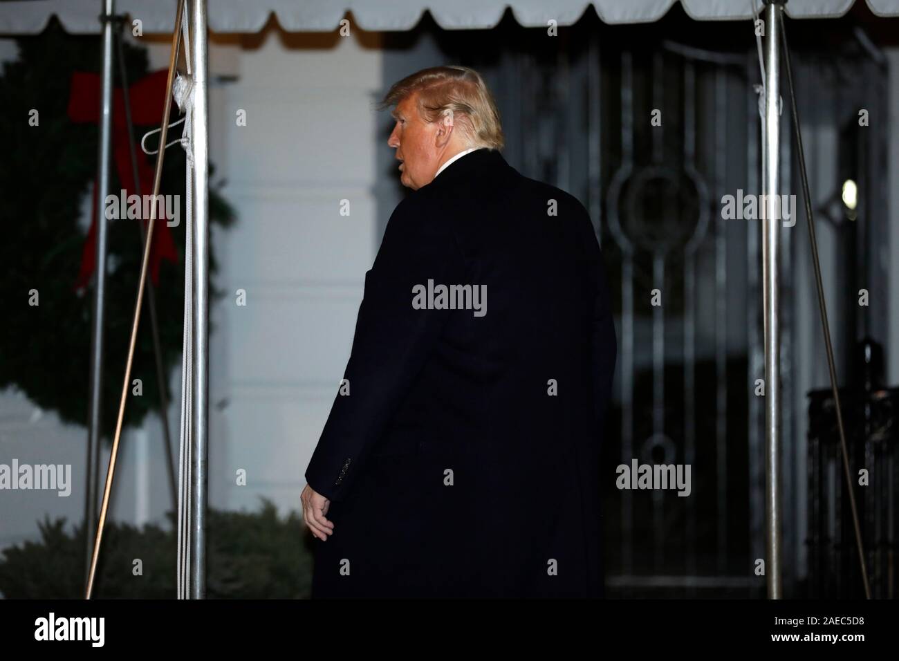 Washington DC, USA. Le 08 mai 2019. Le Président des Etats-Unis, Donald J. Trump entre dans la Maison Blanche à son retour à Washington à partir de la Floride le 7 décembre 2019. Credit : MediaPunch Inc/Alamy Live News Banque D'Images
