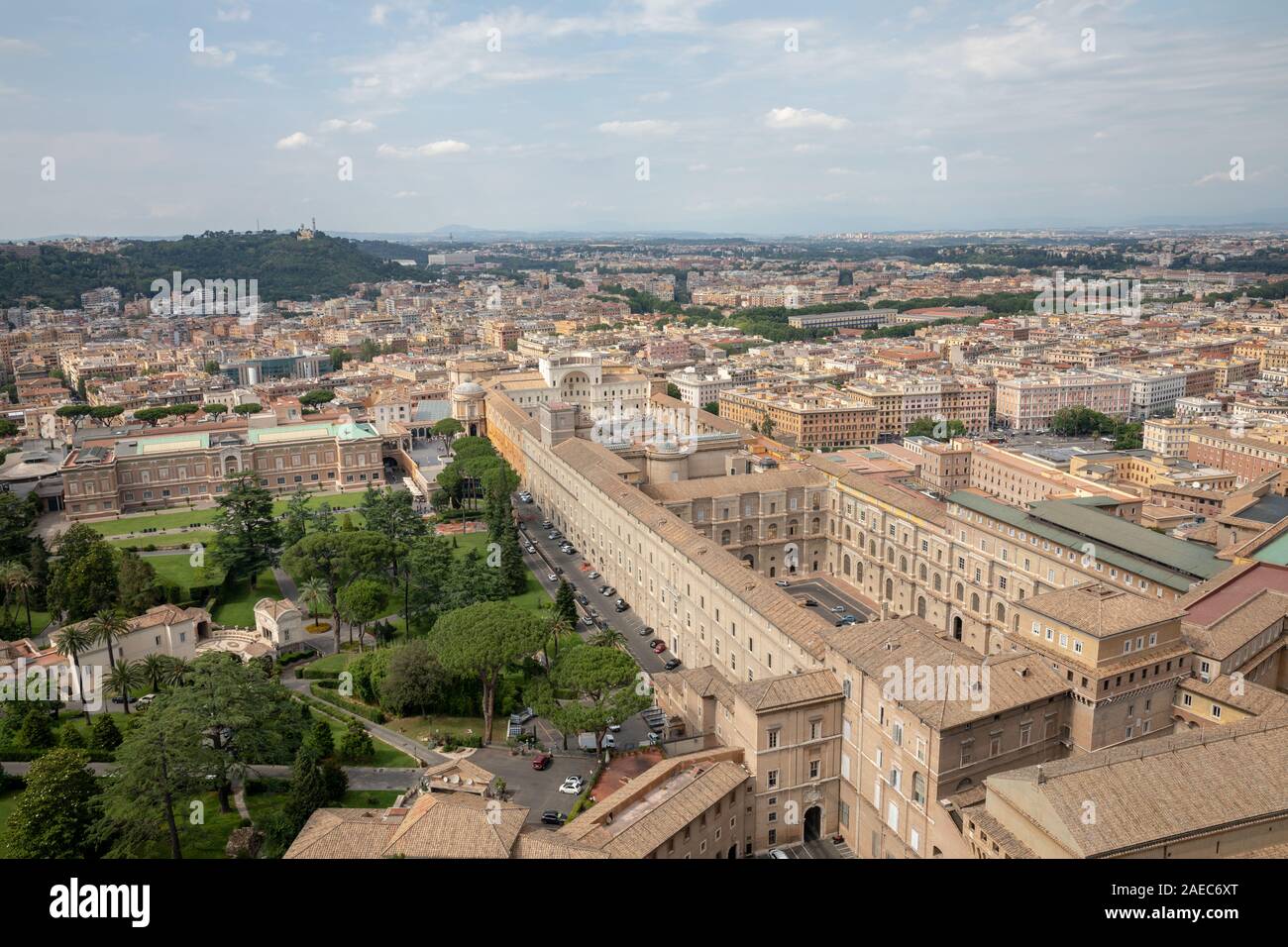 Rome, Italie - 22 juin 2018 : vue panoramique sur la Cité du Vatican à partir de la Basilique Papale de Saint Pierre (St. La Basilique Saint-Pierre) Banque D'Images