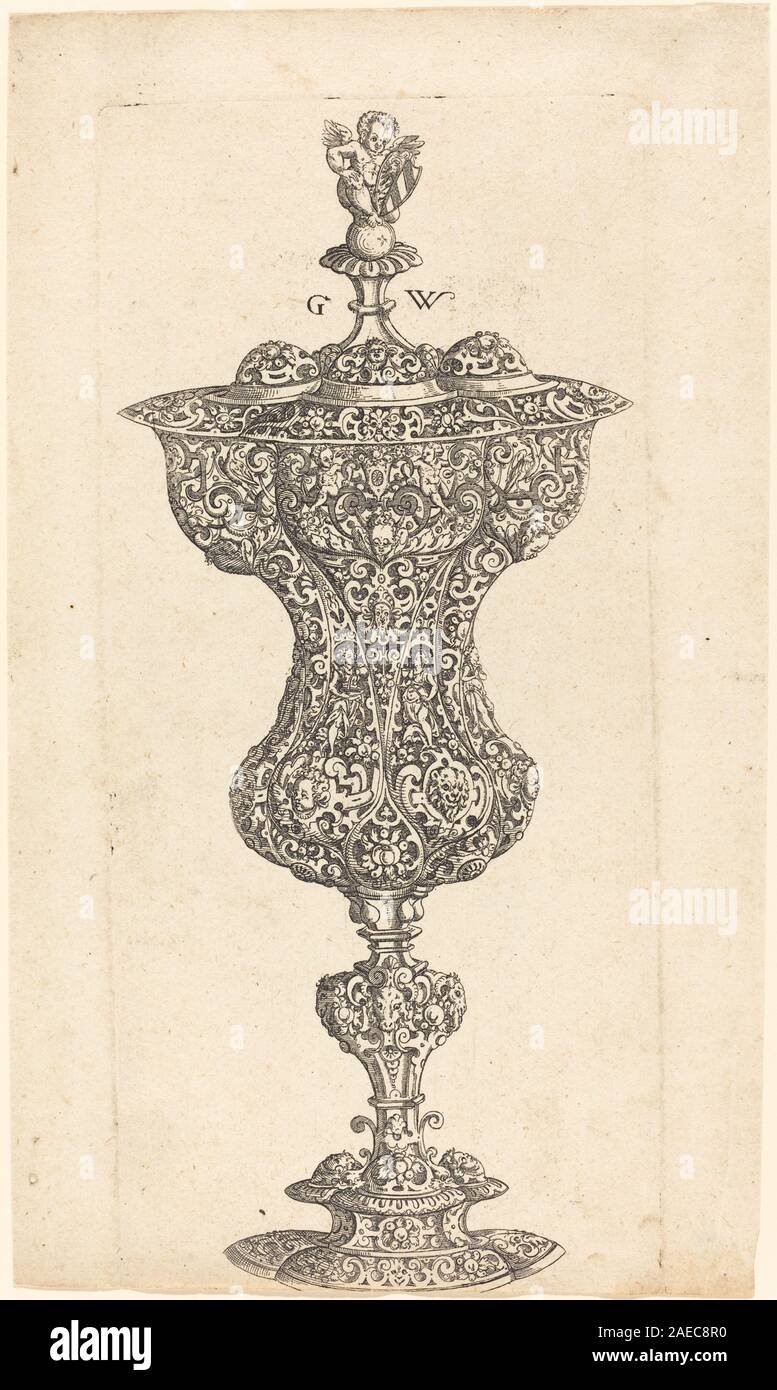 Gobelet avec putto sur le couvercle, conçu par Georg Wechter I et publié en 1579, est un récipient à boire décoratif en métal avec une figure de putto ornemental sur le couvercle, soulignant le design et l'artisanat de la Renaissance. Banque D'Images