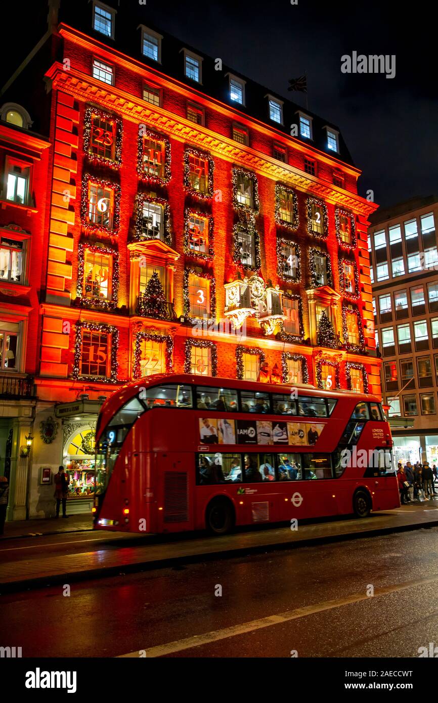 Boutique de luxe magasin Fortnum Mason Street, Piccadilly , saison de Noël à Londres, Banque D'Images