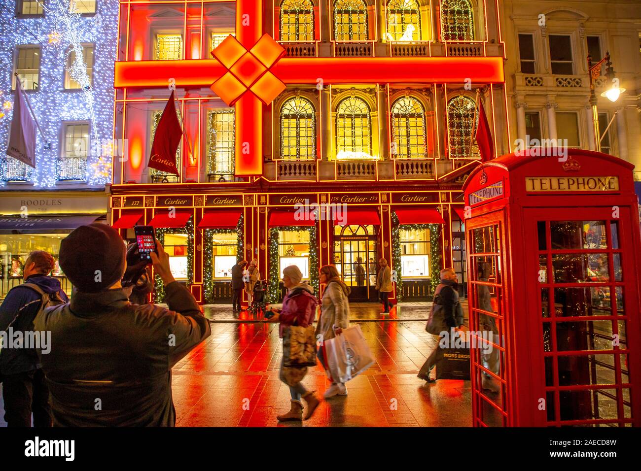 Les boutiques de luxe sur Old Bond Street, joaillier Cartier, saison de Noël à Londres, Banque D'Images