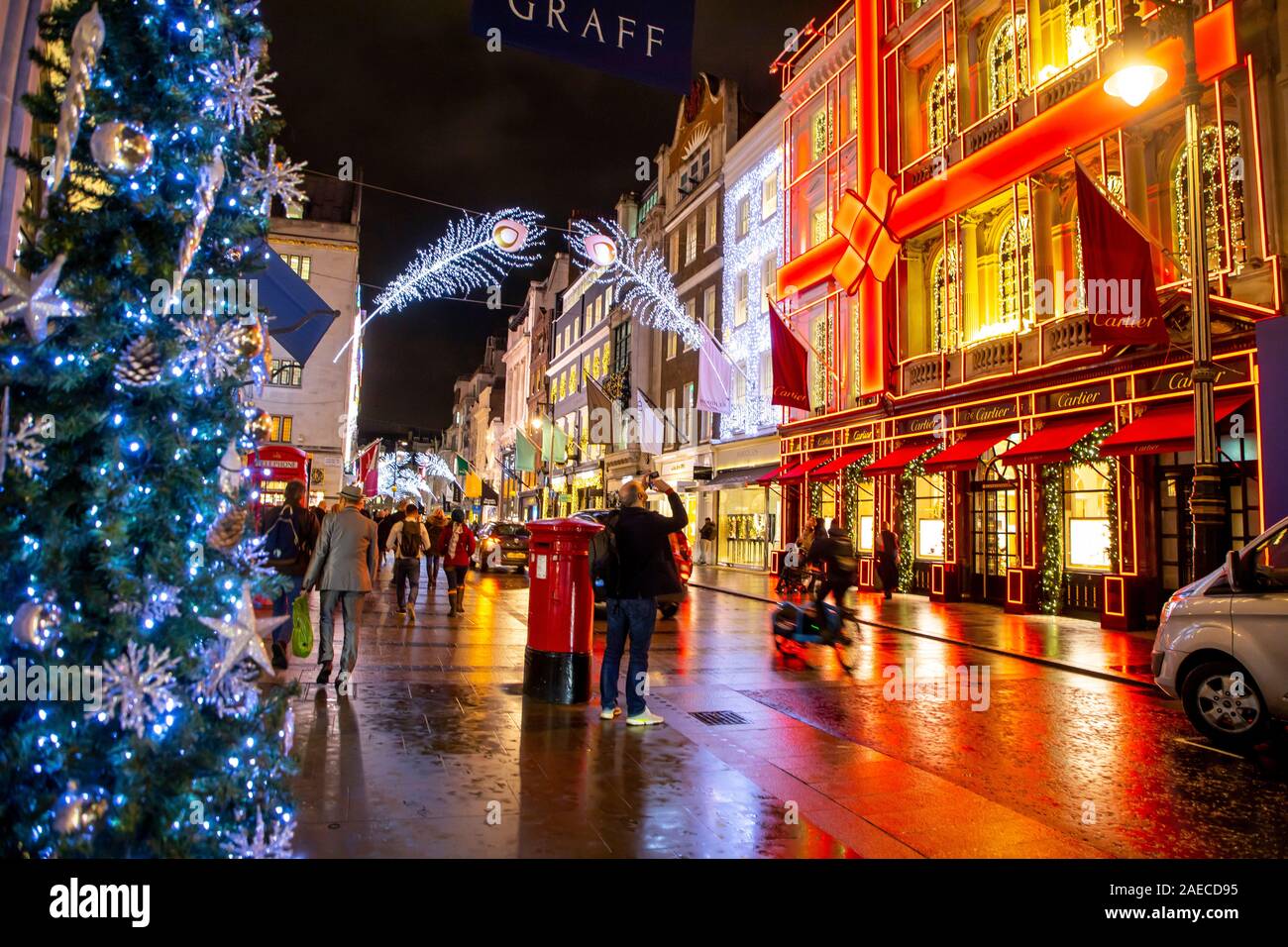 Les boutiques de luxe sur Old Bond Street, joaillier Cartier, saison de Noël à Londres, Banque D'Images