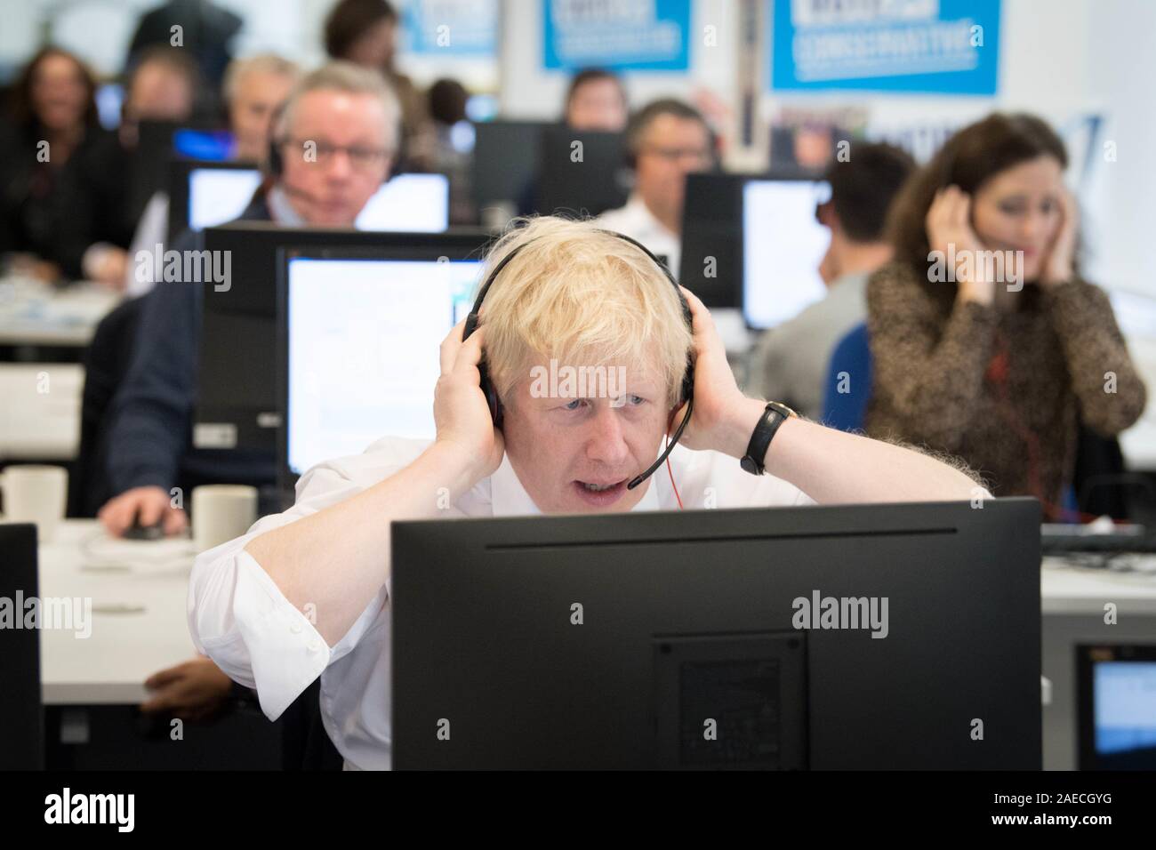 Premier ministre conservateur Boris Johnson au siège de campagne de Call Center, Londres, tandis que sur la campagne électorale. PA Photo. Photo date : dimanche 8 décembre 2019. Voir l'histoire des élections. LA POLITIQUE PA Crédit photo doit se lire : Stefan Rousseau/PA Wire Banque D'Images