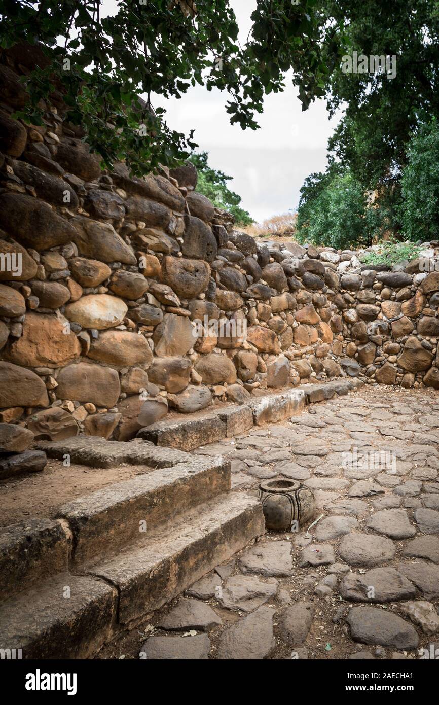 Derrière elle, le long du mur, est un banc en pierre - sur lequel les anciens de la ville, sam. Cette coutume est mentionné dans plusieurs passages bibliques. Banque D'Images