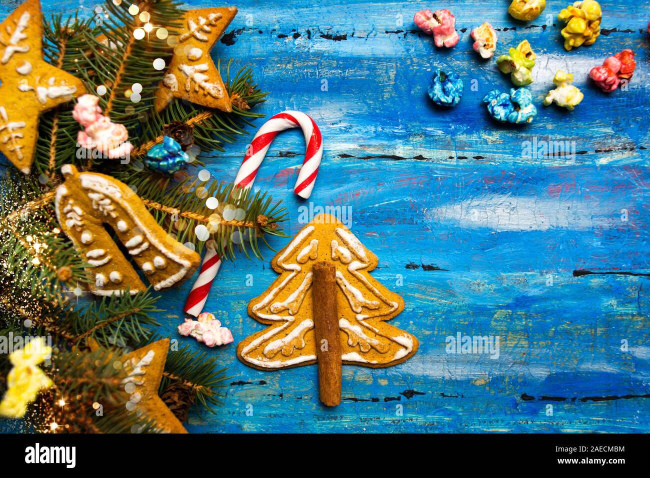Les biscuits de Noël en forme de symboles de fête Banque D'Images