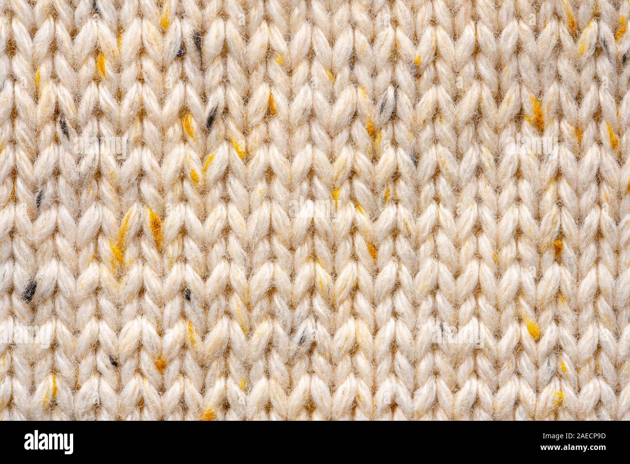 La texture de tissu beige tricot laine entrecoupées de fil jaune. Voir Portrait fond chandail Banque D'Images