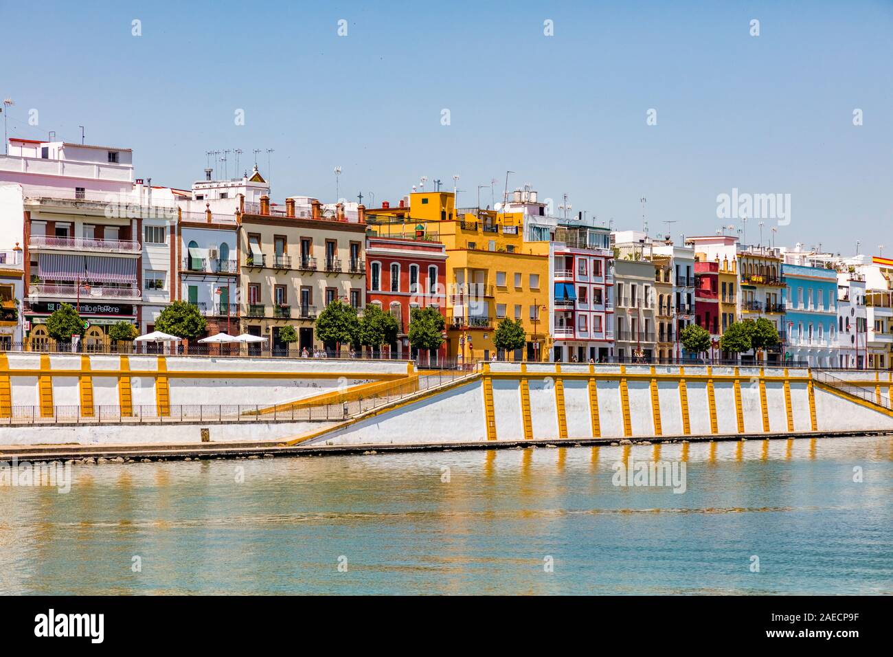 Barrio de Triana de Séville sur la rivière Guadalquivir, Andalousie, Espagne Banque D'Images