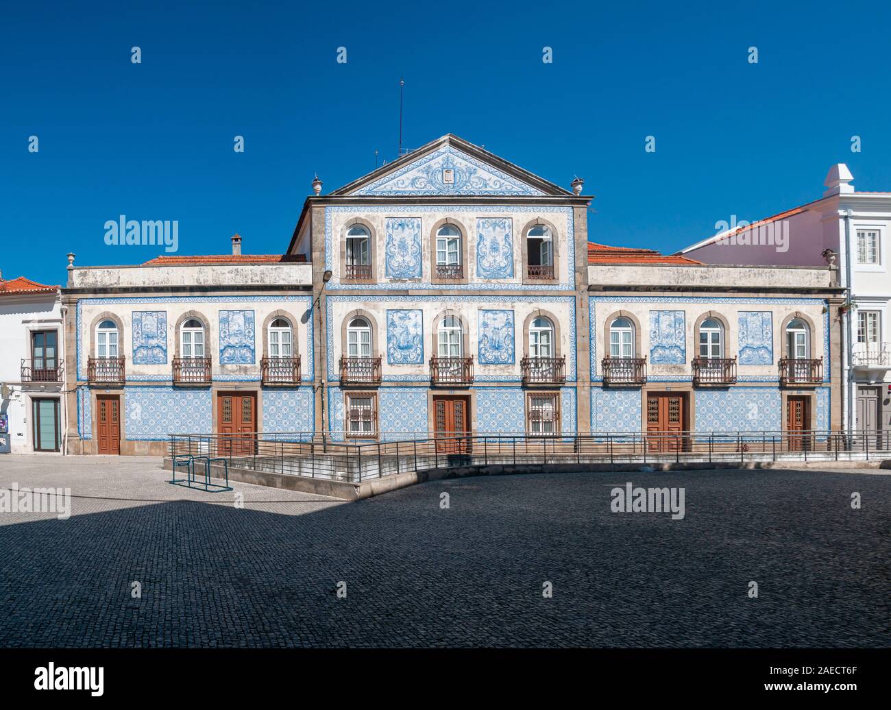 La Casa de Santa Zita, Aveiro, Portugal AKA Palacete Visconde da Granja, bâtiment du 19ème siècle couverte de carreaux de céramique bleu coloré typique appelé Banque D'Images