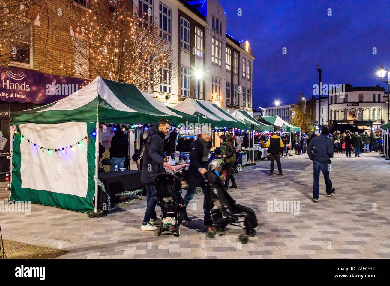 Les étals du marché à l'arche 2019 Festival de Noël dans Navigator Square, London, UK Banque D'Images