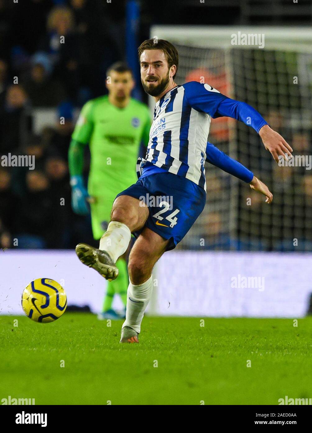 Brighton et Hove, Royaume-Uni. Le 08 mai 2019. Davy Propper de Brighton & Hove Albion (24) au cours de la Premier League match entre Brighton et Hove Albion Wolverhampton Wanderers et à l'American Express Community Stadium, Brighton et Hove, Angleterre le 8 décembre 2019. Photo de Edward Thomas/Premier Images des médias. Credit : premier Media Images/Alamy Live News Banque D'Images