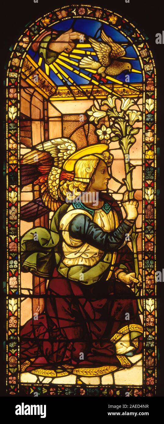 Le vitrail de Giovanni di Domenico, 1498-1503, représente l'Ange de l'Annonciation, montrant figure angélique, ailes détaillées, geste d'Annonciation, style florentin, et des techniques de verre coloré à des fins de dévotion. Banque D'Images