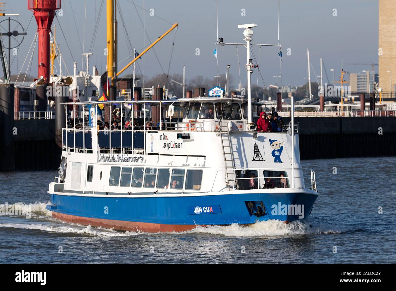 JAN CUX sur l'Elbe. Ce bateau d'excursion fonctionne Harbour et des visites guidées dans l'estuaire de l'Elbe. Banque D'Images