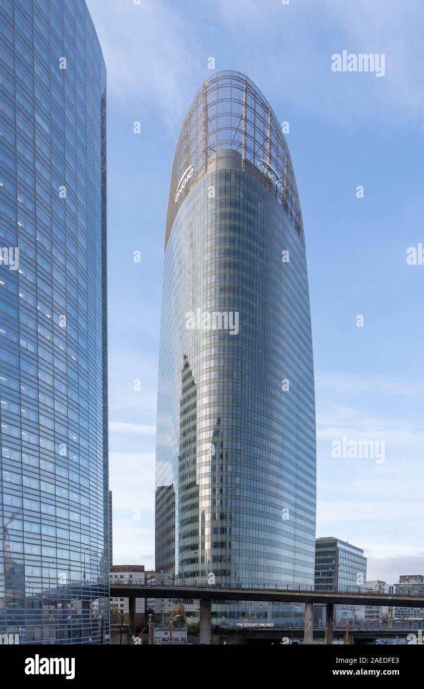 Paris, France - 8 décembre : Engie bâtiment siège au coucher heure dans la defense Banque D'Images