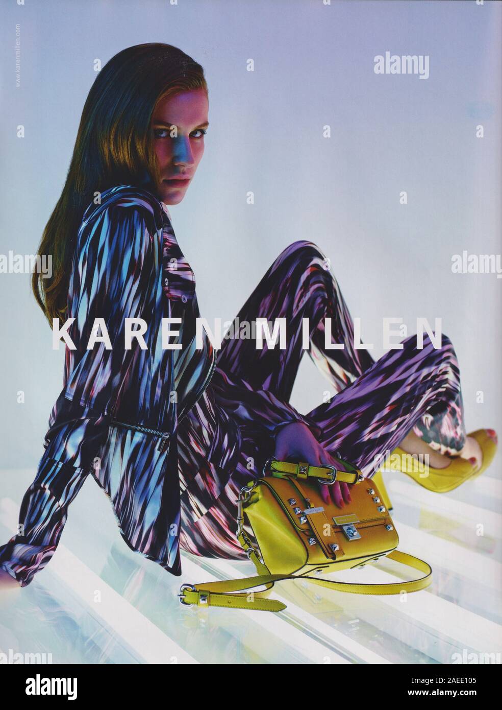 Affiche publicitaire Karen Millen maison de mode avec Tali Lennox dans le magazine papier de 2012 année, publicité, publicité créative Karen Millen 2010s publicité Banque D'Images