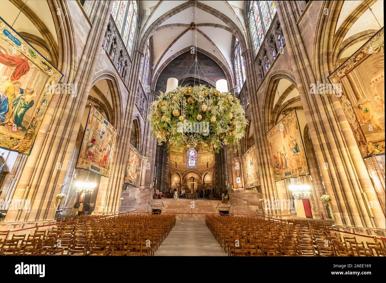 Strasbourg, France - Décembre 1,2019 : Intérieur de la cathédrale de Strasbourg ou de la cathédrale de Notre Dame de Strasbourg, également connu sous le nom de la cathédrale de Strasbourg, C Banque D'Images