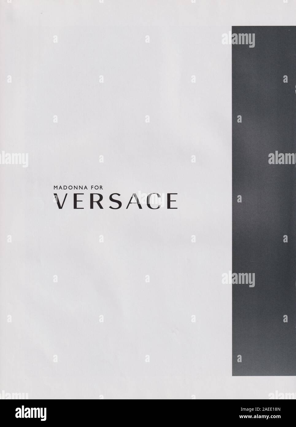 Affiche publicitaire de la maison de couture VERSACE avec Madonna dans le magazine papier de l'année 2015, une publicité, une publicité à partir d'VERSACE créatifs 2010s Banque D'Images