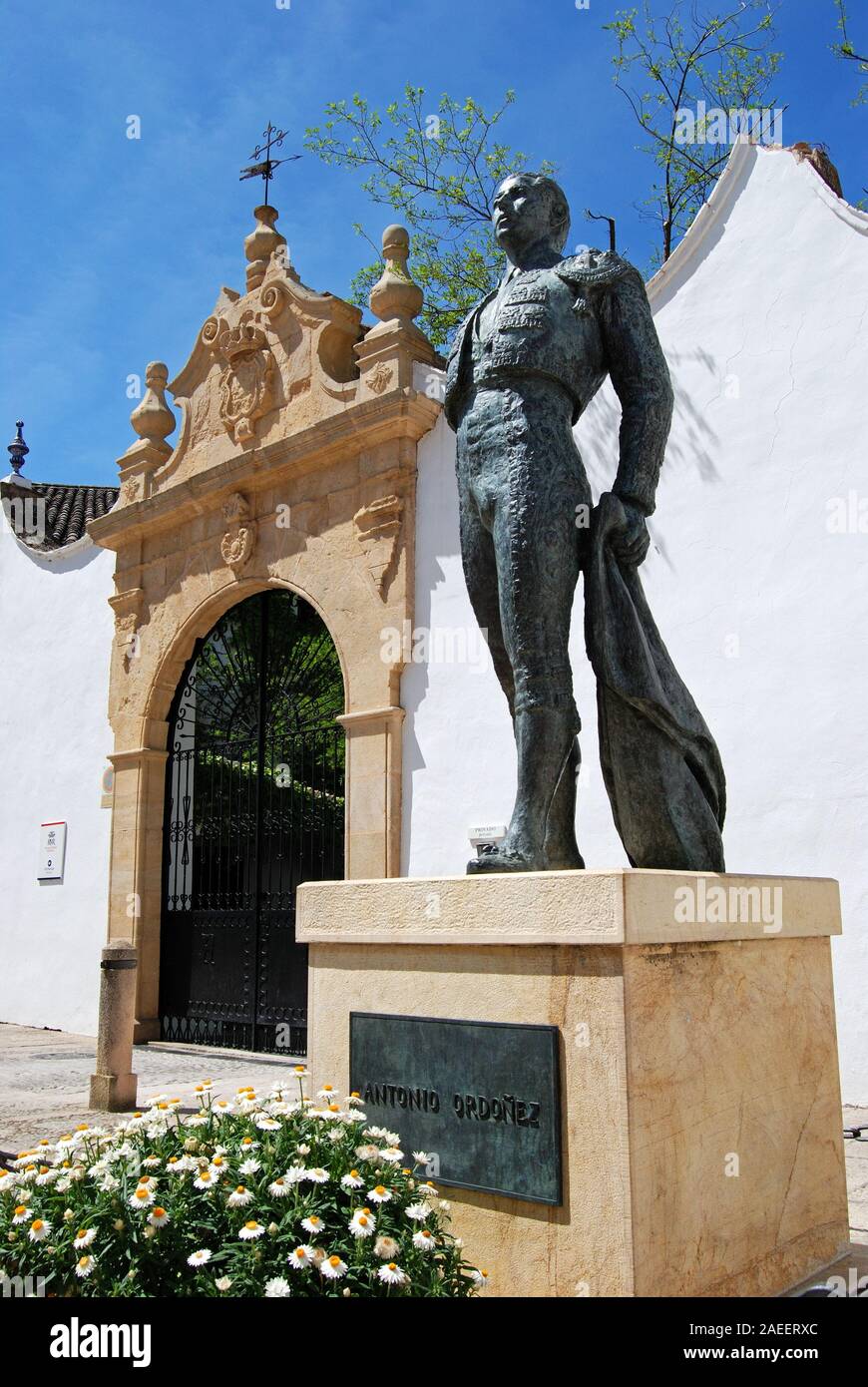 Statue en bronze de la matador Antonio Ordonez en dehors de l'arène, Ronda, Province de Malaga, Andalousie, Espagne, Europe. Banque D'Images