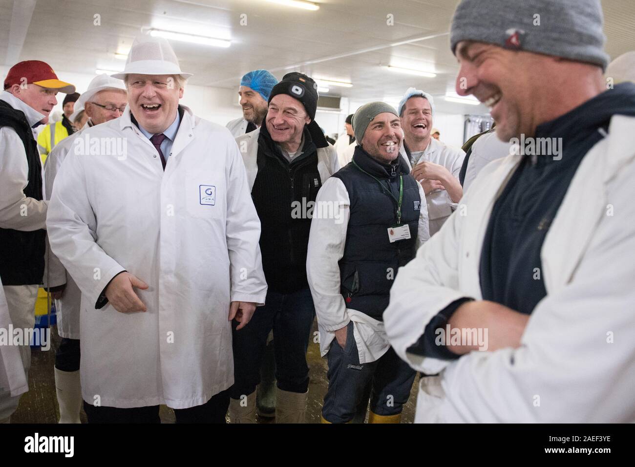 Premier ministre Boris Johnson au cours d'une visite au marché aux poissons de Grimsby, tandis que sur la campagne électorale générale trail. PA Photo. Photo date : lundi 9 décembre 2019. Voir l'histoire des élections. LA POLITIQUE PA Crédit photo doit se lire : Stefan Rousseau/PA Wire Banque D'Images