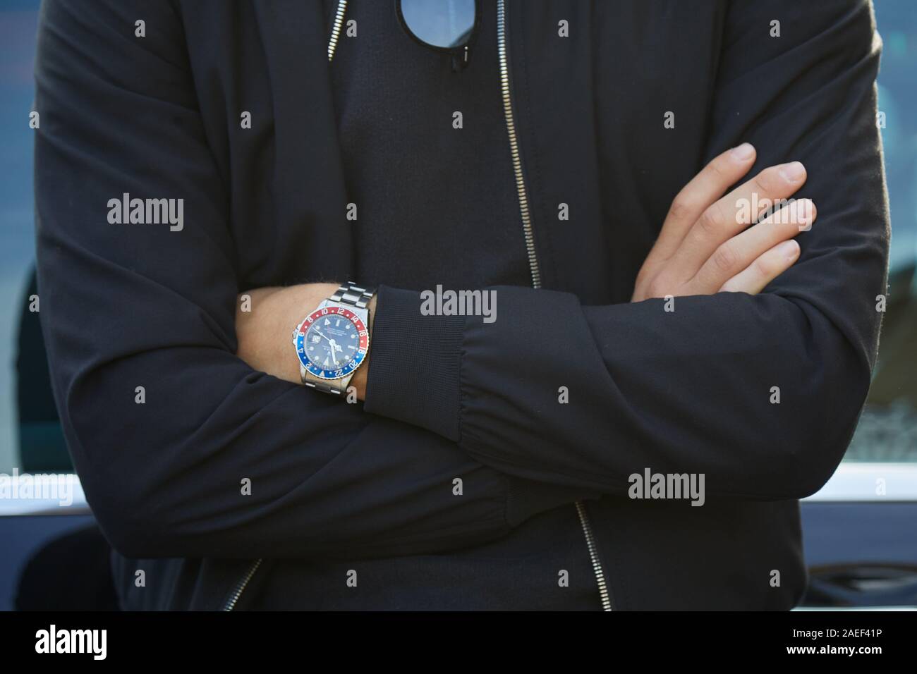 MILAN, ITALIE - 20 septembre 2019 : l'homme à Rolex GMT Master watch avant Tods fashion show, Milan Fashion Week street style ? Banque D'Images