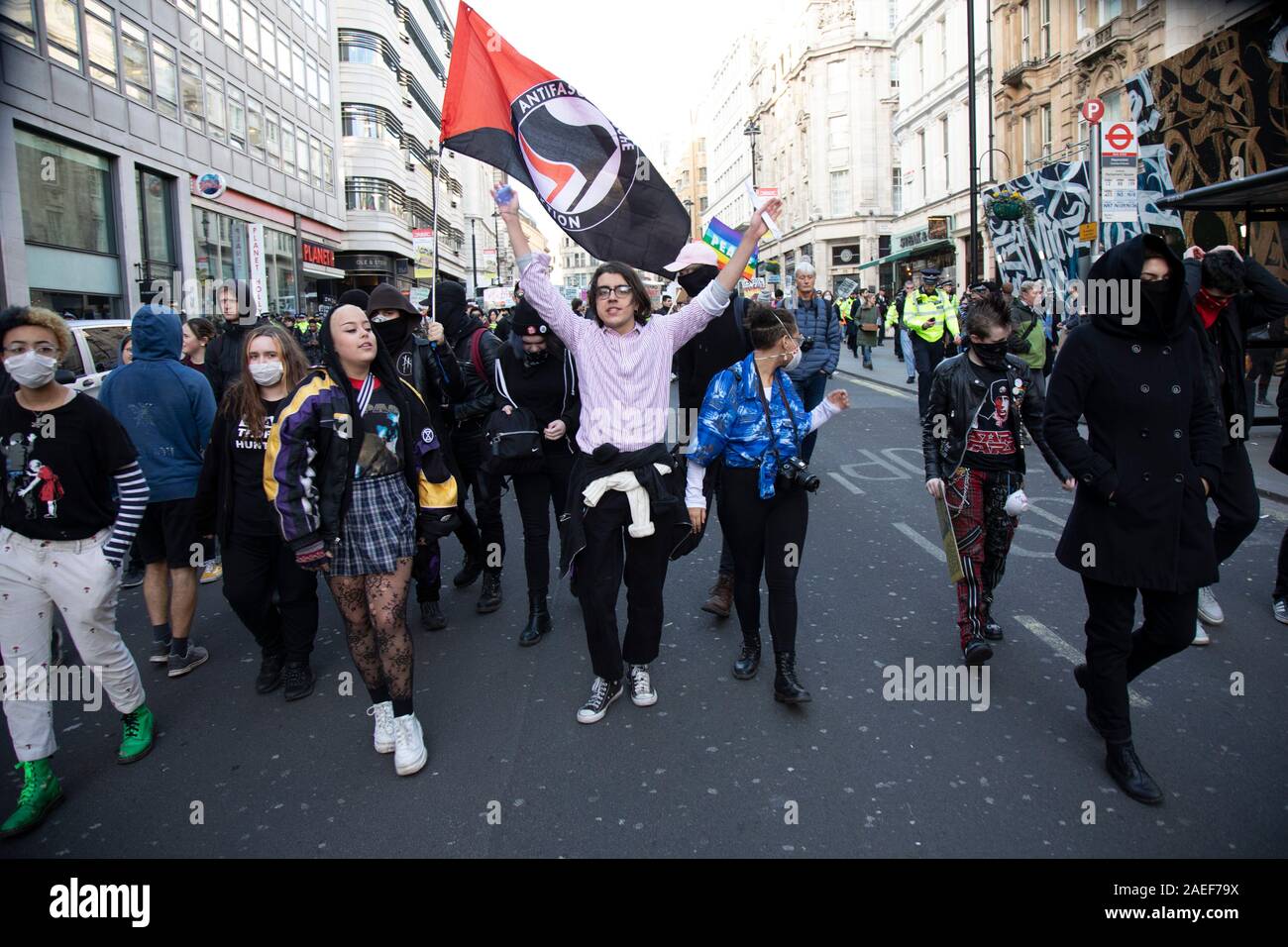 Les gens de tous âges se réunissent pour le climat de la grève générale organisée par le Réseau étudiant britannique le 29 novembre 2019 à Londres, Royaume-Uni. La grève de l'école pour le climat, également connu sous le nom de vendredi pour l'avenir, FFF, Jeunesse pour le climat et la grève des jeunes 4 Le climat, est un mouvement international d'étudiants qui décident de ne pas assister aux cours et au lieu de prendre part à des manifestations pour réclamer des mesures pour prévenir d'autres le réchauffement planétaire et le changement climatique. Le Réseau étudiant britannique lance un appel à tous - adultes, des travailleurs, des groupes communautaires, des syndicalistes, des infirmières, des enseignants, des travailleurs de l'acier, location Banque D'Images