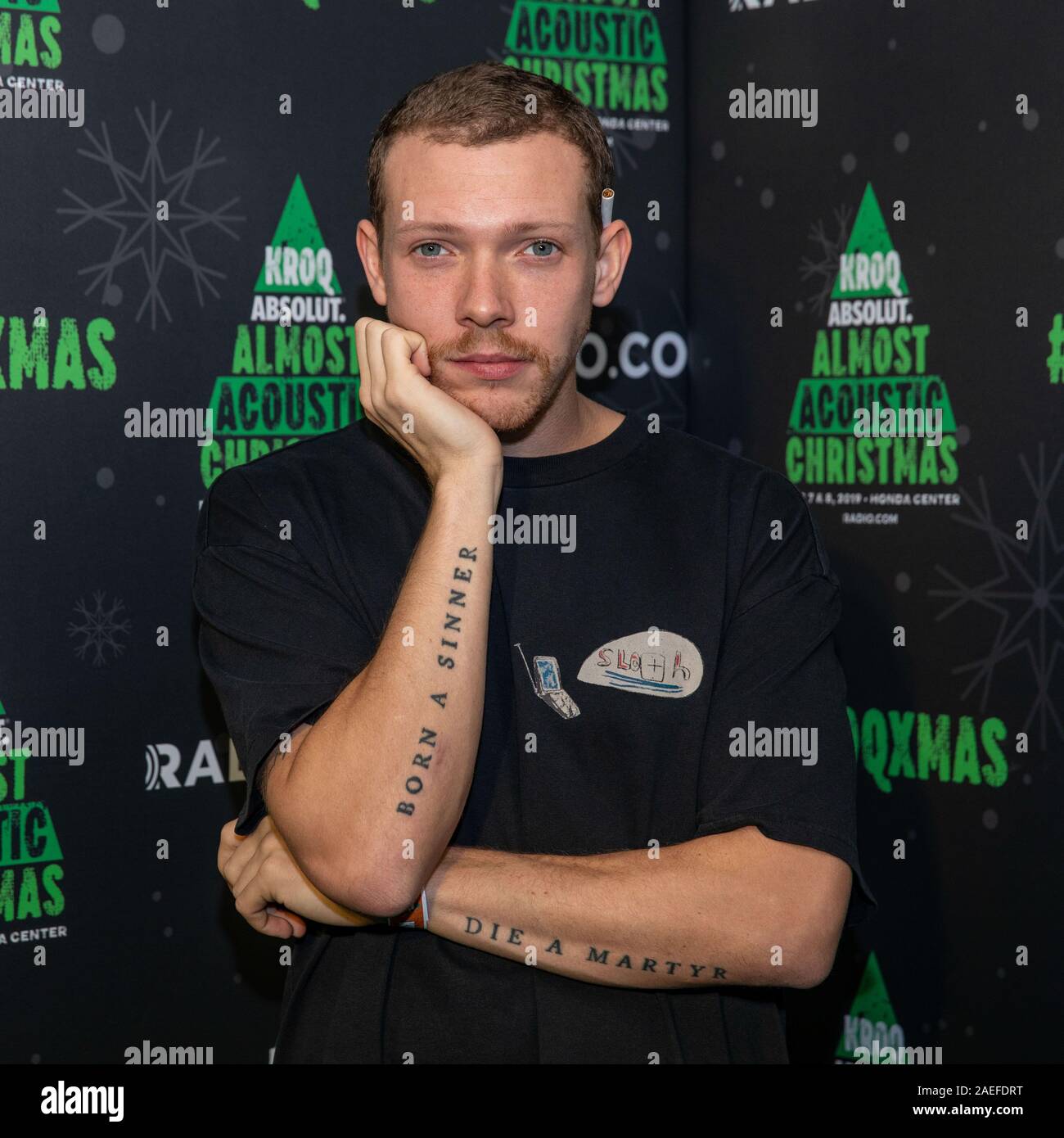 8 décembre 2019, Anaheim, Californie, États-Unis : MATT MAESON arrive à l'Absolut KROQ Acoustic presque concert de Noël à Honda Center d'Anaheim, Californie (crédit Image : © Daniel DeSlover/Zuma sur le fil) Banque D'Images