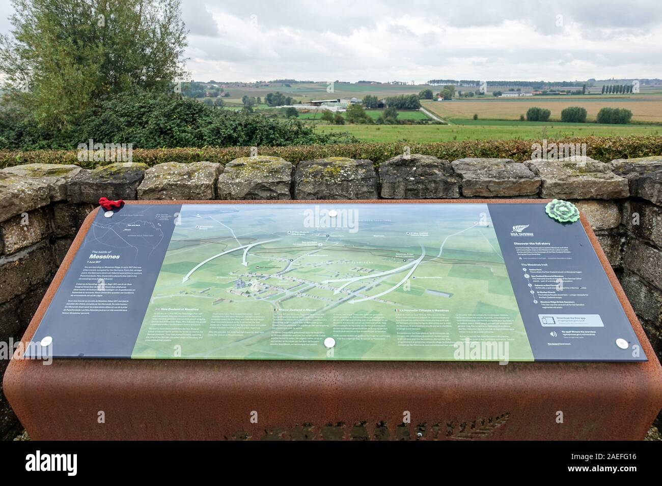 Information board montre le terrain sur lequel la division néo-zélandaise a attaqué dans la bataille de Messines Ridge, 1917 Banque D'Images