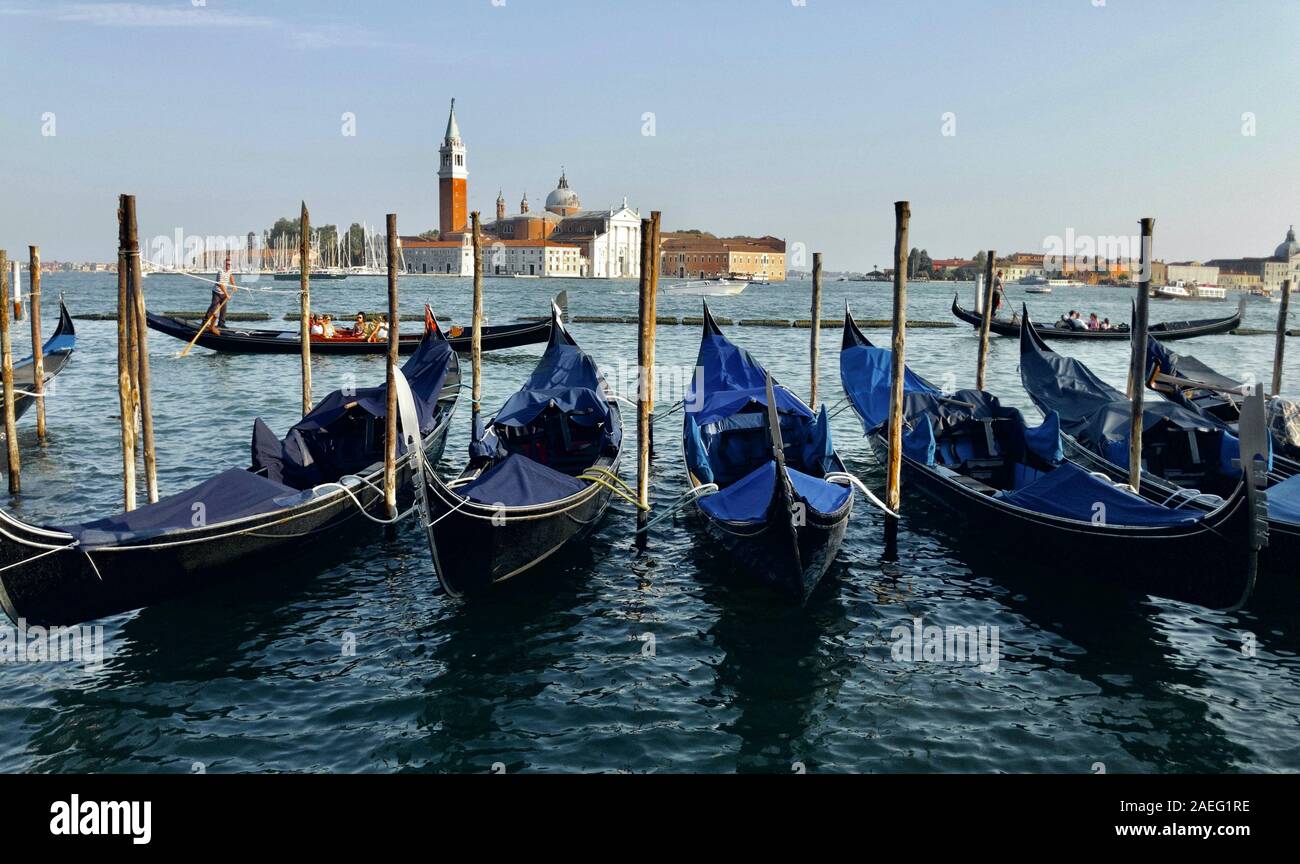 Vue de Venise classique, avec des gondoles Banque D'Images