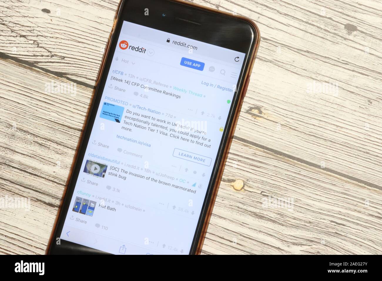 Los Angeles, Californie, USA - 4 décembre 2019 : Reddit page de site web sur l'écran du téléphone Vue supérieure avec copie espace éditorial, d'illustration. Banque D'Images