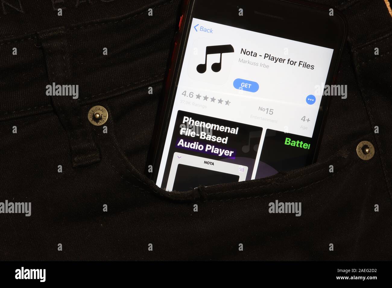 Saint-pétersbourg, Russie - 6 décembre 2019 : écran du téléphone mobile avec l'icône (n.f.) dans pocket close-up, de rédaction d'illustration. Banque D'Images
