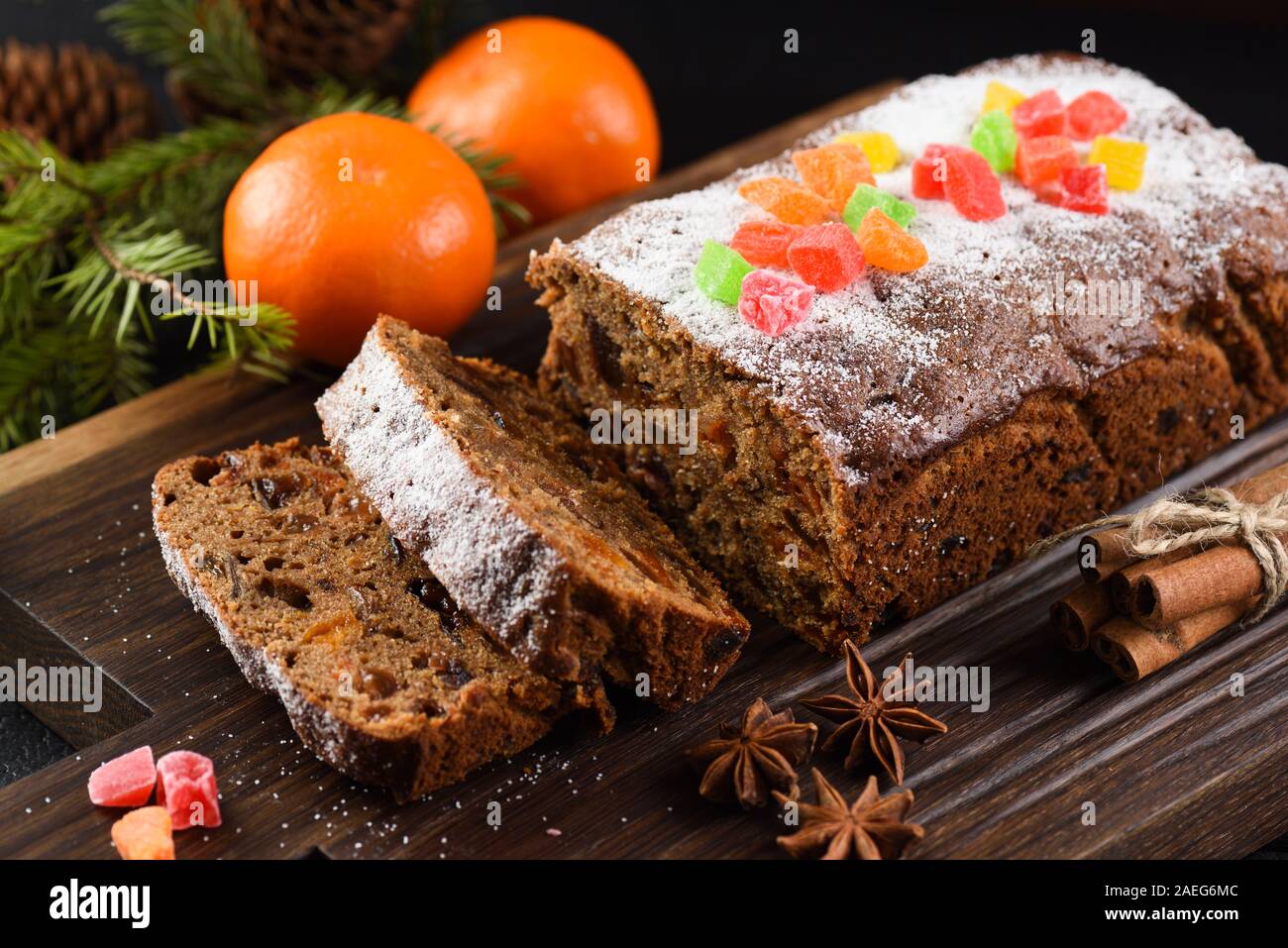 Gateau Aux Fruits Fraichement Soutenue Avec Les Raisins Secs Les Pruneaux Et Abricots Secs Decores De Fruits Confits Sur Gros Plan Conseil En Chene Fonce Photo Stock Alamy Gateau Aux Fruits Fraichement Soutenue Avec Les Raisins Secs Les Pruneaux Et Abricots Secs Decores De Fruits Confits Sur Gros Plan Conseil En Chene Fonce Photo Stock Alamy