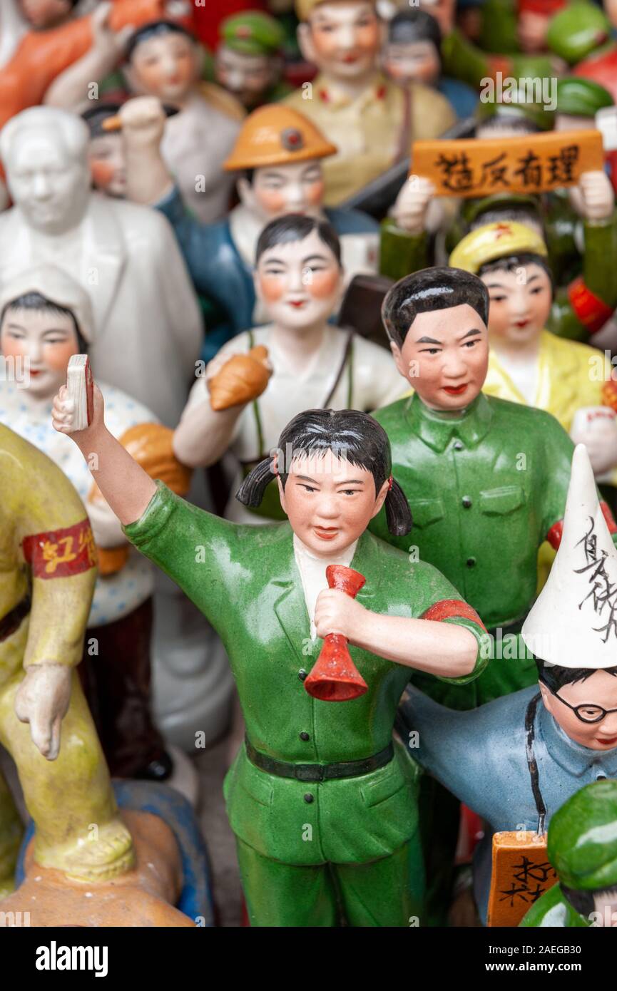 Révolution culturelle chiffres céramique échoppe de marché, Shanghai, Chine Banque D'Images