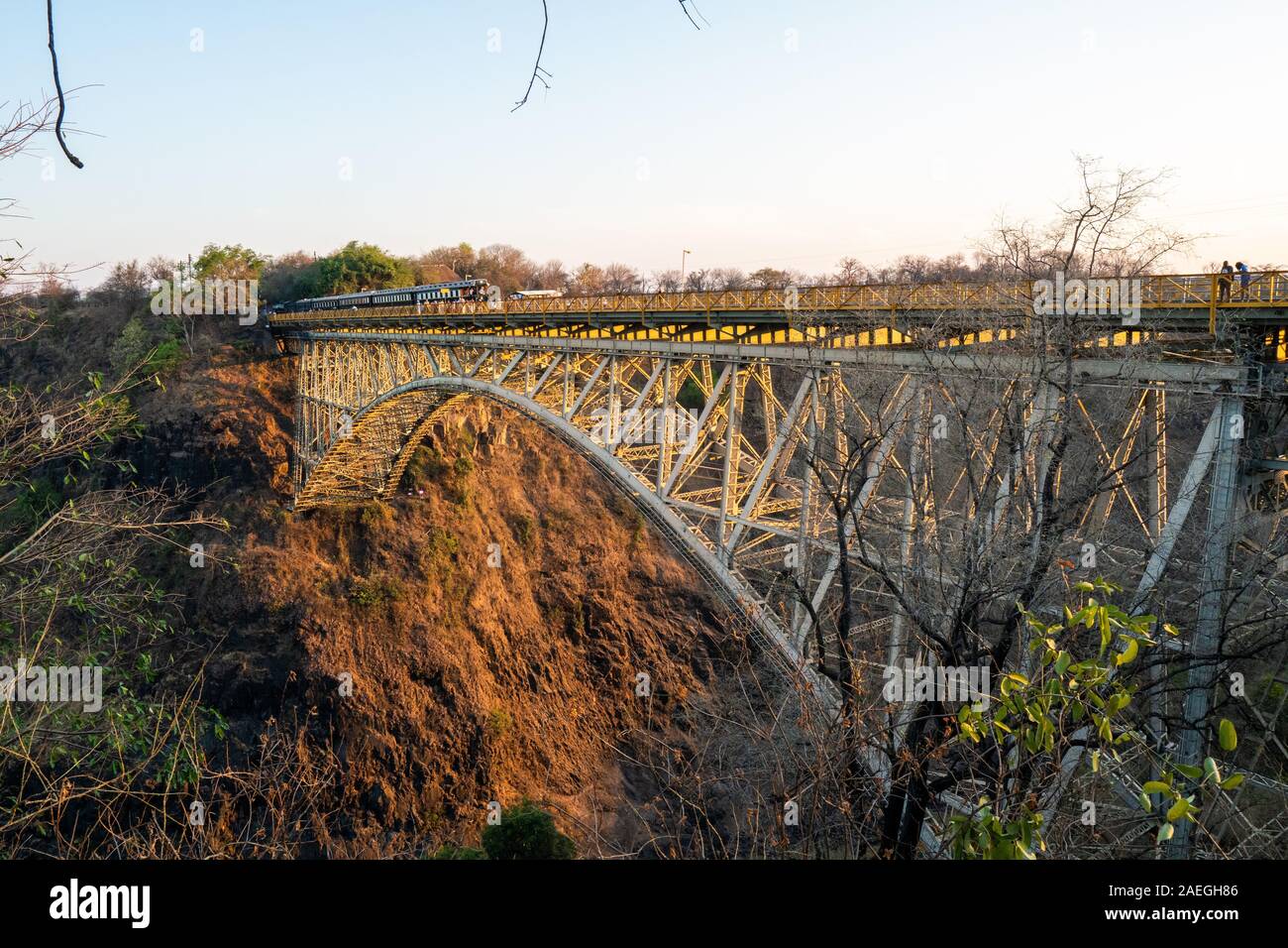 Le Pont de Victoria Falls marque la frontière entre la Zambie et le Zimbabwe en Afrique australe Banque D'Images