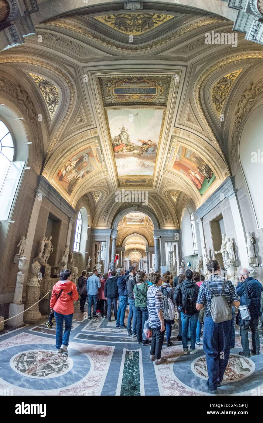 Rome, Italie - Oct 06, 2018 : la galerie du chandelier, 80 mètres de long et divisé en 6 parties par des colonnes, a été fondée en 1761. Il fait partie du Musée Banque D'Images