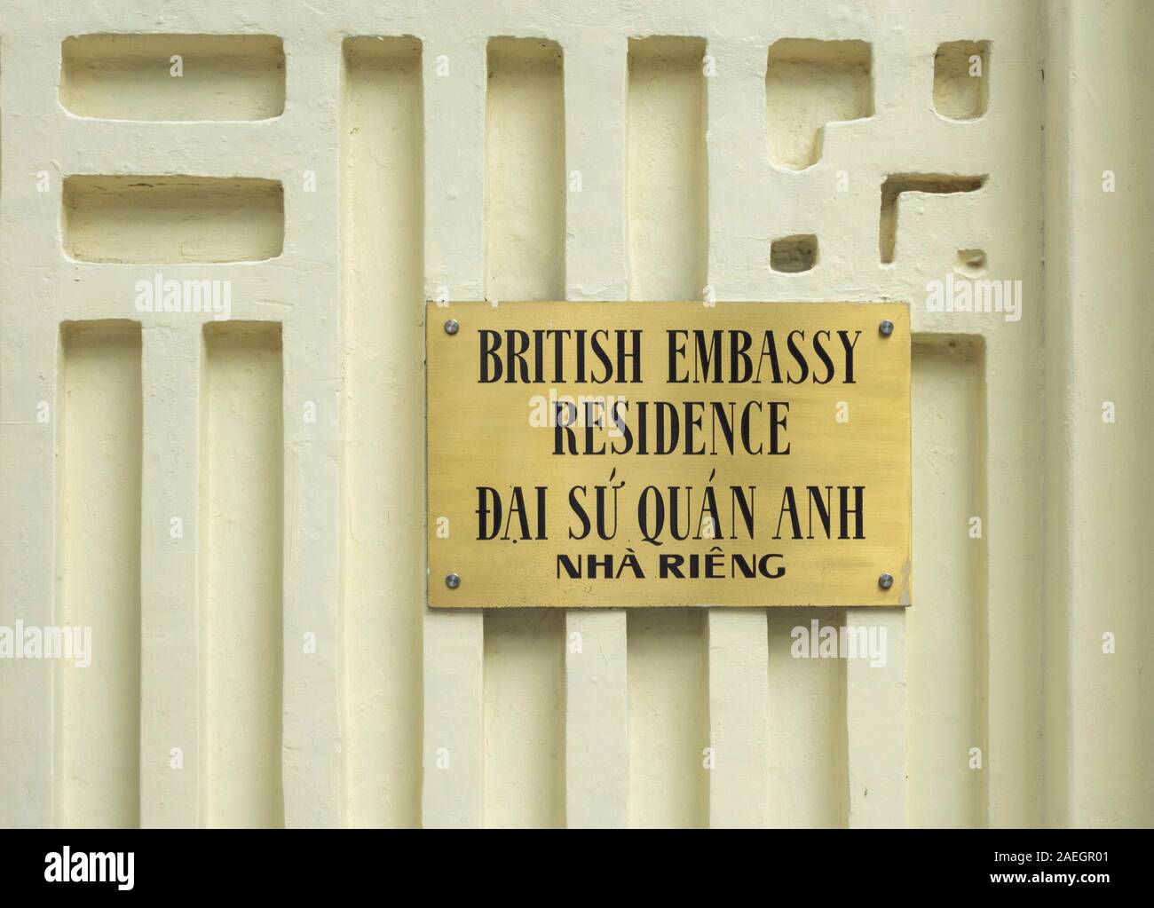 Panneau extérieur sur porte pour la résidence de l'Ambassade du Vietnam Hanoi Banque D'Images