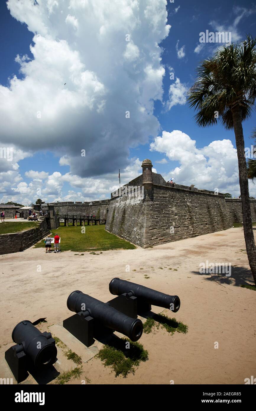 L'eau du troisième système batterie en dehors de Castillo de San Marcos fort marion pierre historique forteresse avec tour de St Augustine florida usa Banque D'Images