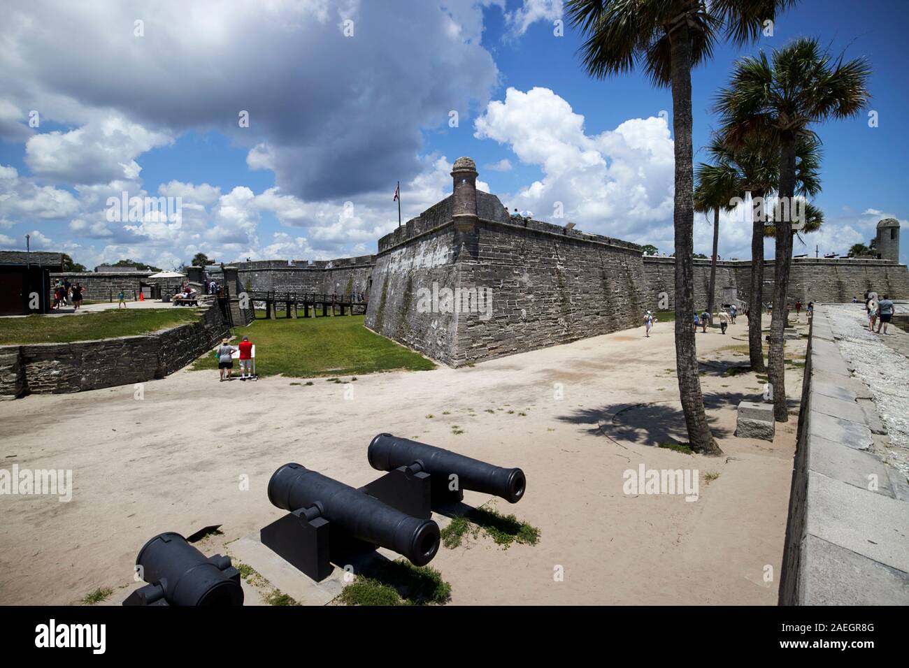 L'eau du troisième système batterie en dehors de Castillo de San Marcos fort marion pierre historique forteresse avec tour de St Augustine florida usa Banque D'Images