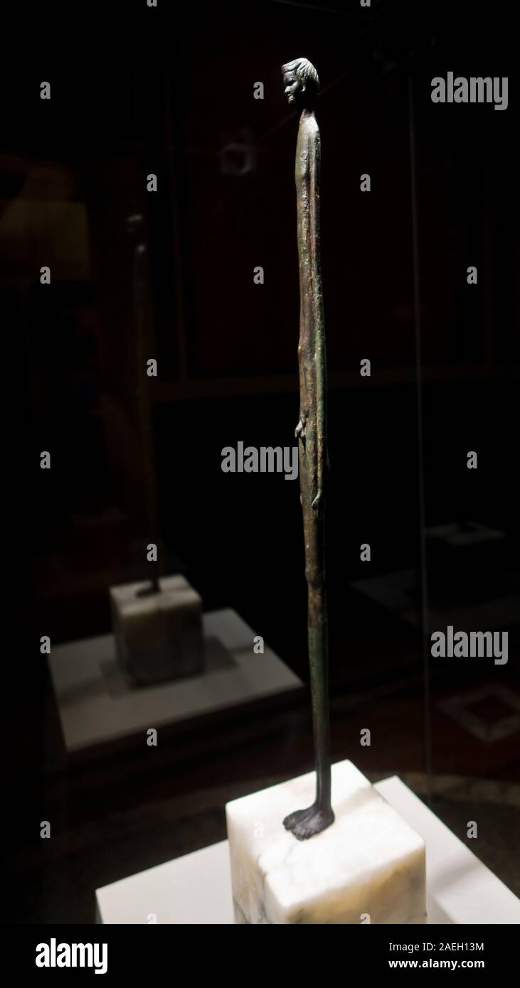 Détails artistiques de garçon mince de musée étrusque de Volterra, la Toscane, Italie Banque D'Images