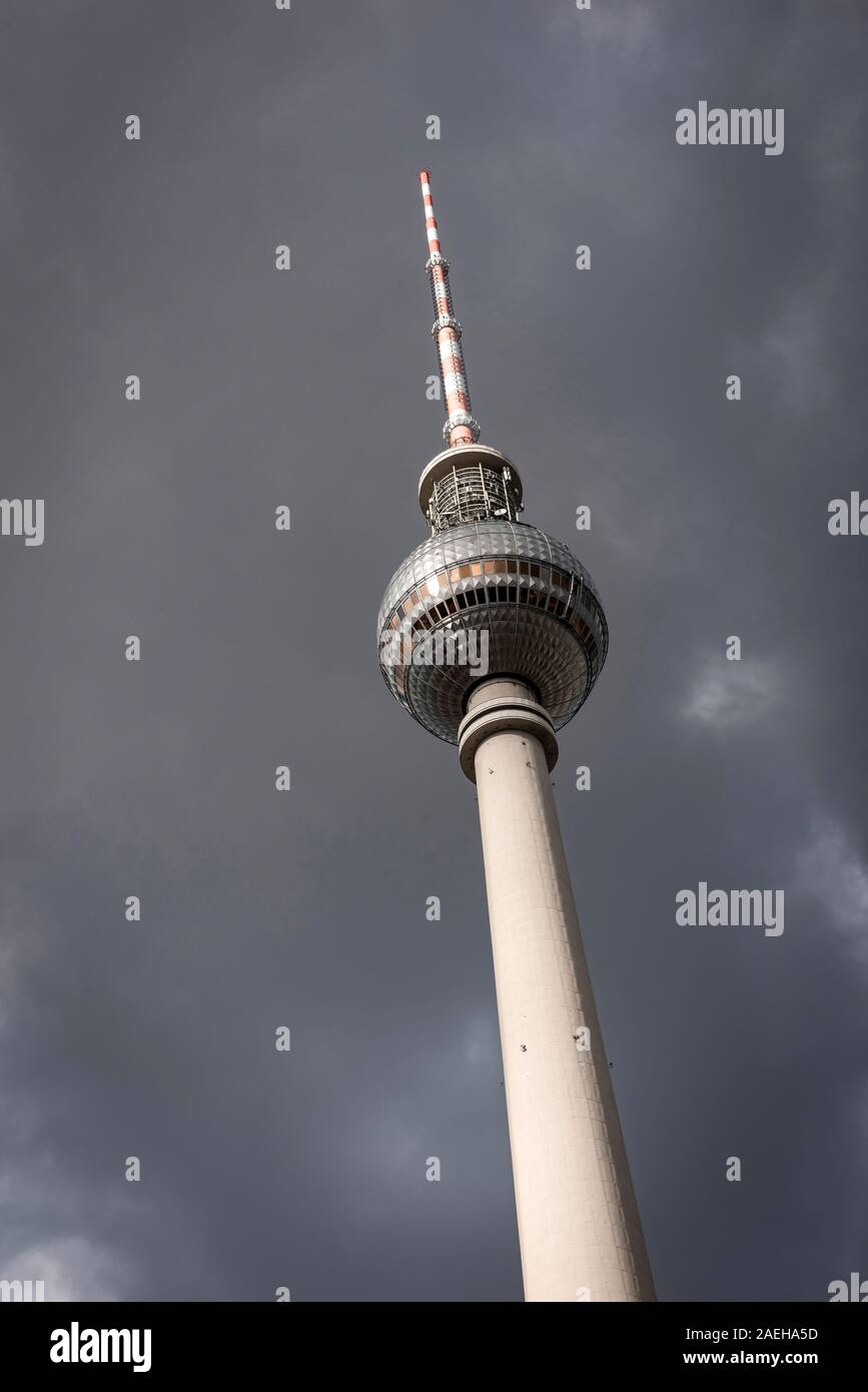 La Berliner Fernsehturm, Berlin, Allemagne Banque D'Images