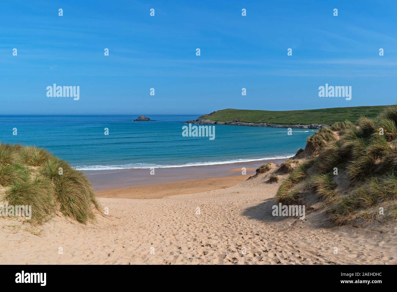Journée ensoleillée à la plage de Crantock à Cornwall, Angleterre, Royaume-Uni. Banque D'Images
