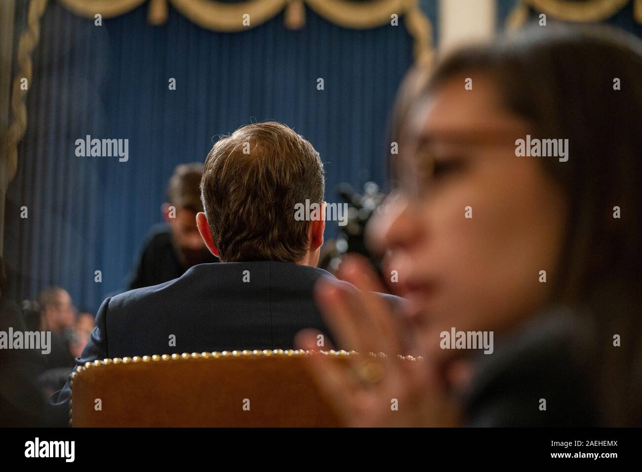 Washington, USA. 9Th Mar, 2019. Daniel Goldman, House Intelligence Committee avocat représentant la majorité des démocrates européens se trouve en attente de l'audience de redémarrer après une pause avant que la Commission judiciaire lors d'une ? Enquête sur la mise en accusation dans le Trump Président Longworth House Office Building sur la Colline parlementaire le lundi, Décembre 9, 2019, à Washington, DC. Crédit : Sipa USA/Alamy Live News Banque D'Images