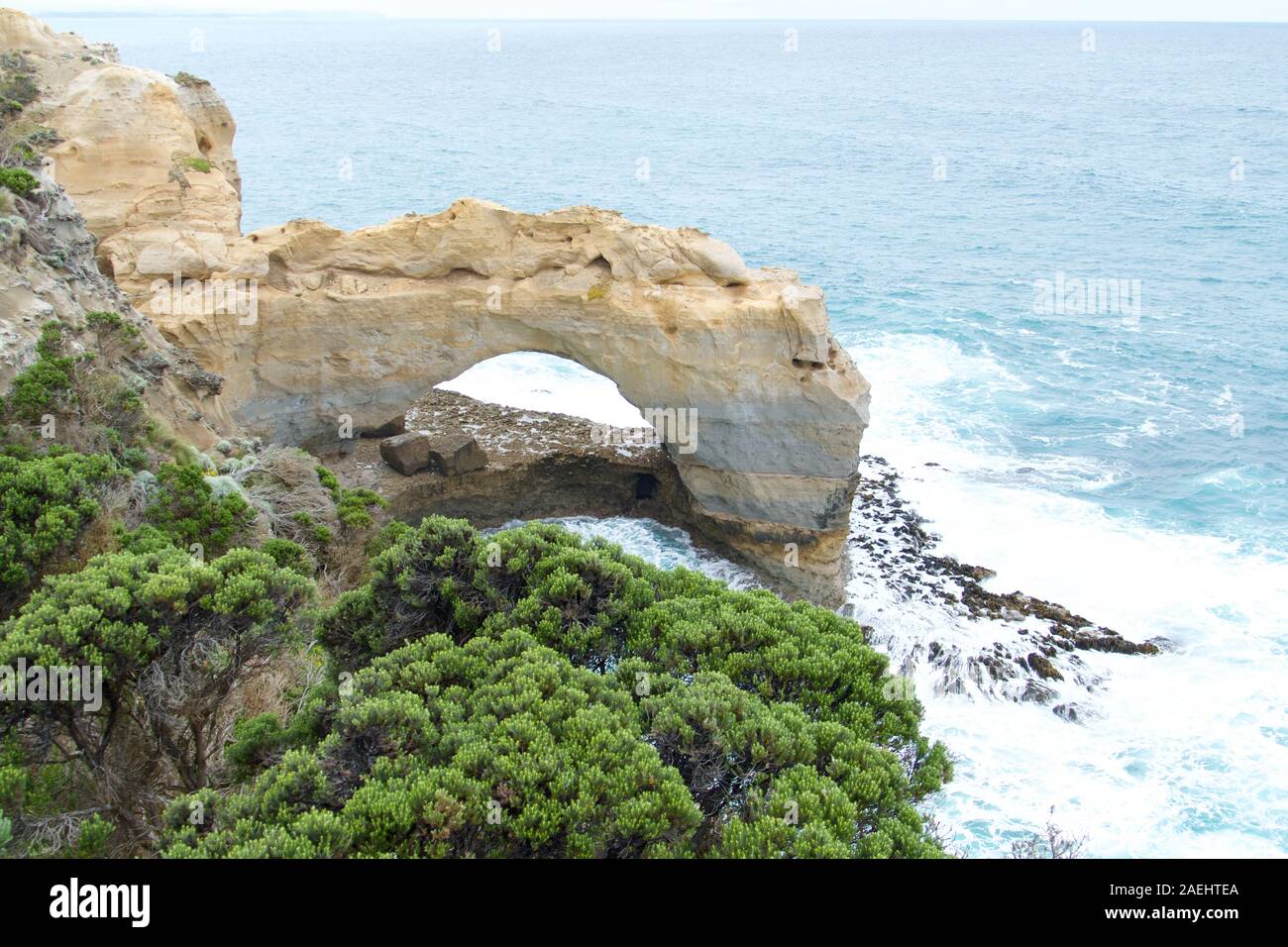 L'Arc. Belvédère de la Great Ocean Road, une destination australienne iconique. Banque D'Images