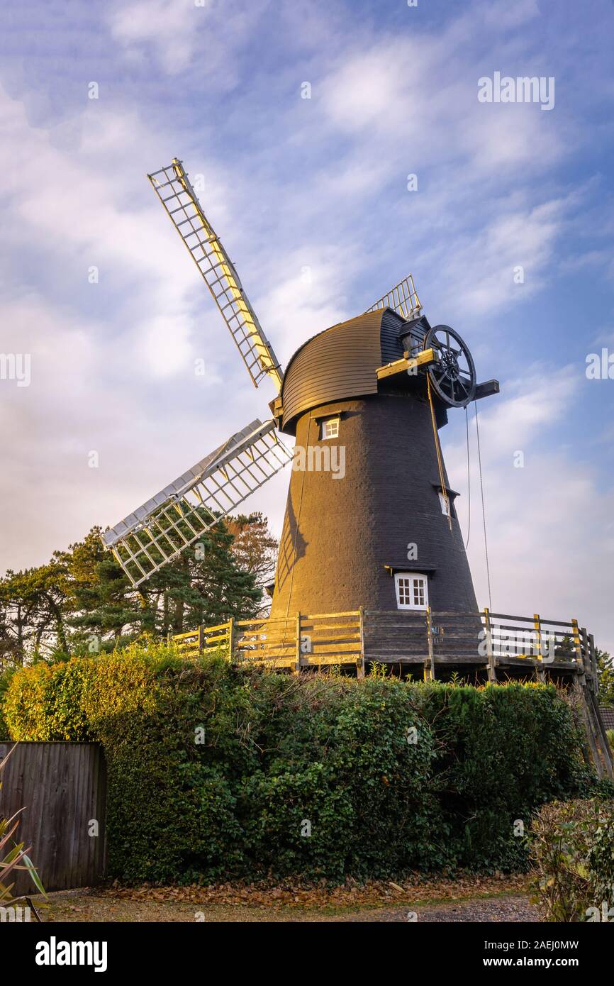 Moulin à vent historique de Bursledon - seul moulin à vent en activité du Hampshire construit au XIXe siècle, Bursledon à Southampton, Hampshire, Angleterre, Royaume-Uni Banque D'Images