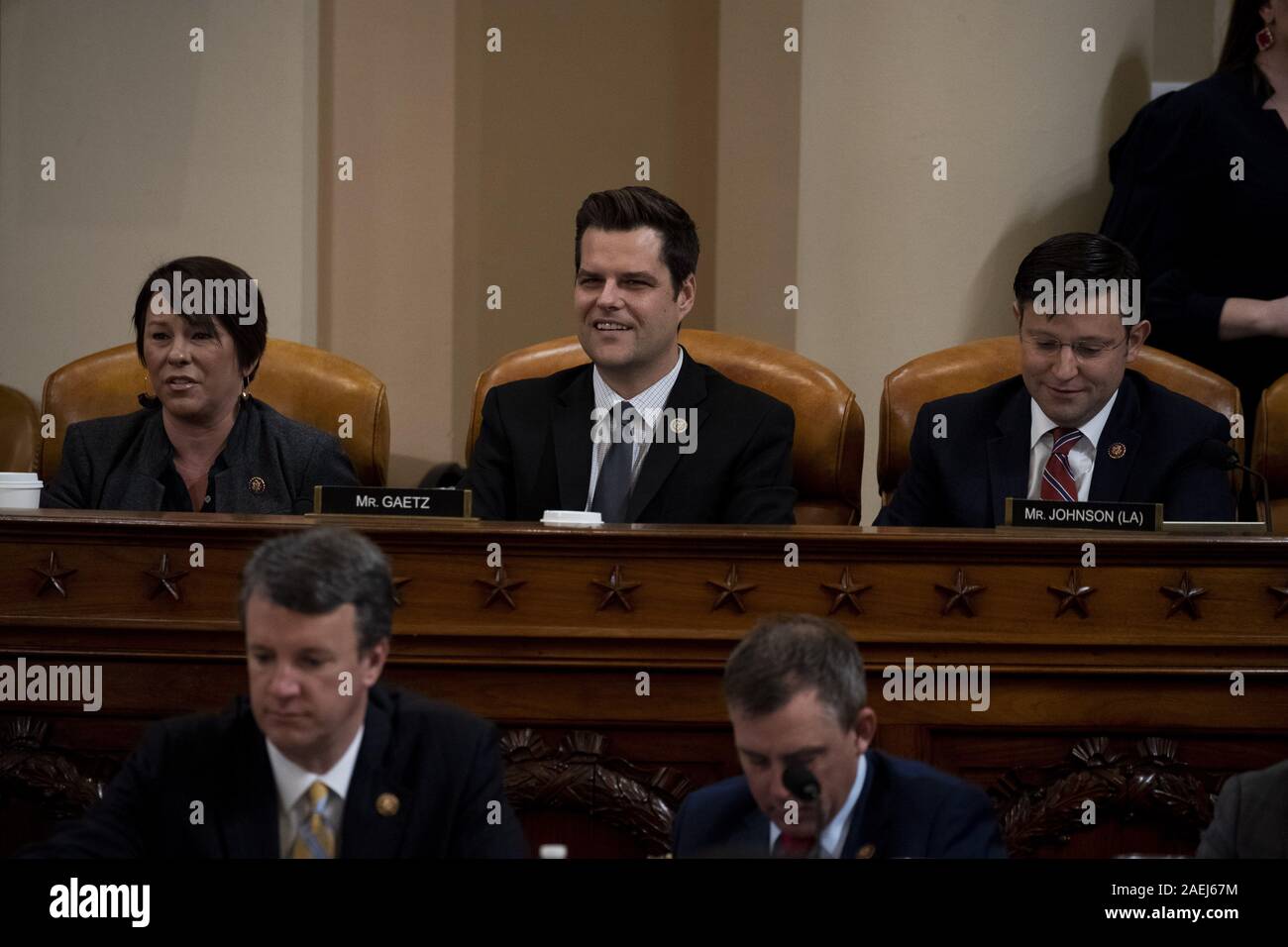 Washington, District de Columbia, Etats-Unis. 9Th Mar, 2019. Représentant des États-Unis Matt Gaetz (républicain de Floride), haut centre du rang, prend la parole lors d'une accusation publique enquête avec le Comité judiciaire de la Chambre sur la colline du Capitole à Washington, DC, le 9 décembre 2019. À gauche de la rangée du haut représentant est Martha Roby (républicain de l'Alabama), et à droite de la rangée du haut représentant est Mike Johnson (républicain de Louisiane) Crédit : Anna Moneymaker/CNP/ZUMA/Alamy Fil Live News Banque D'Images