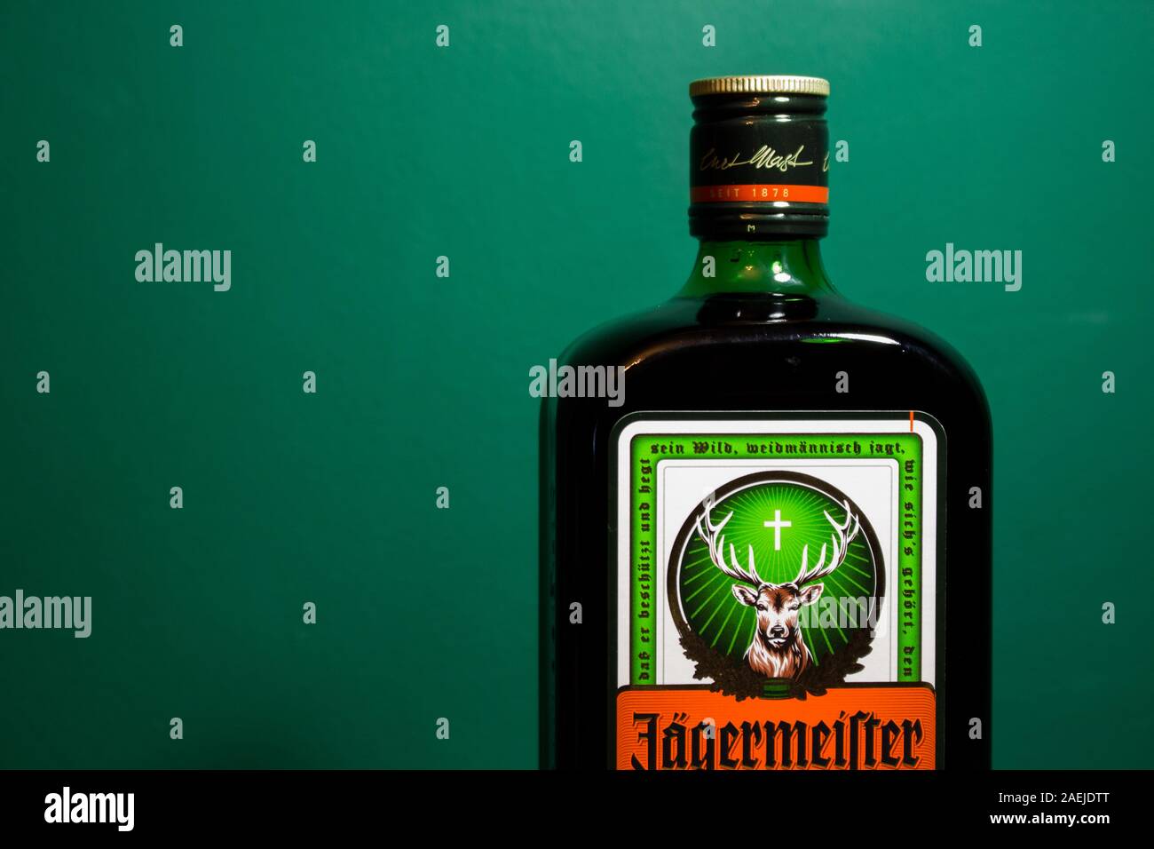 Chelm Pologne 09 Decembre 19 Bouteille De Boisson Alcool Jagermeister Allemand Digestif A Base De 56 Herbes Et Epices Photo Stock Alamy