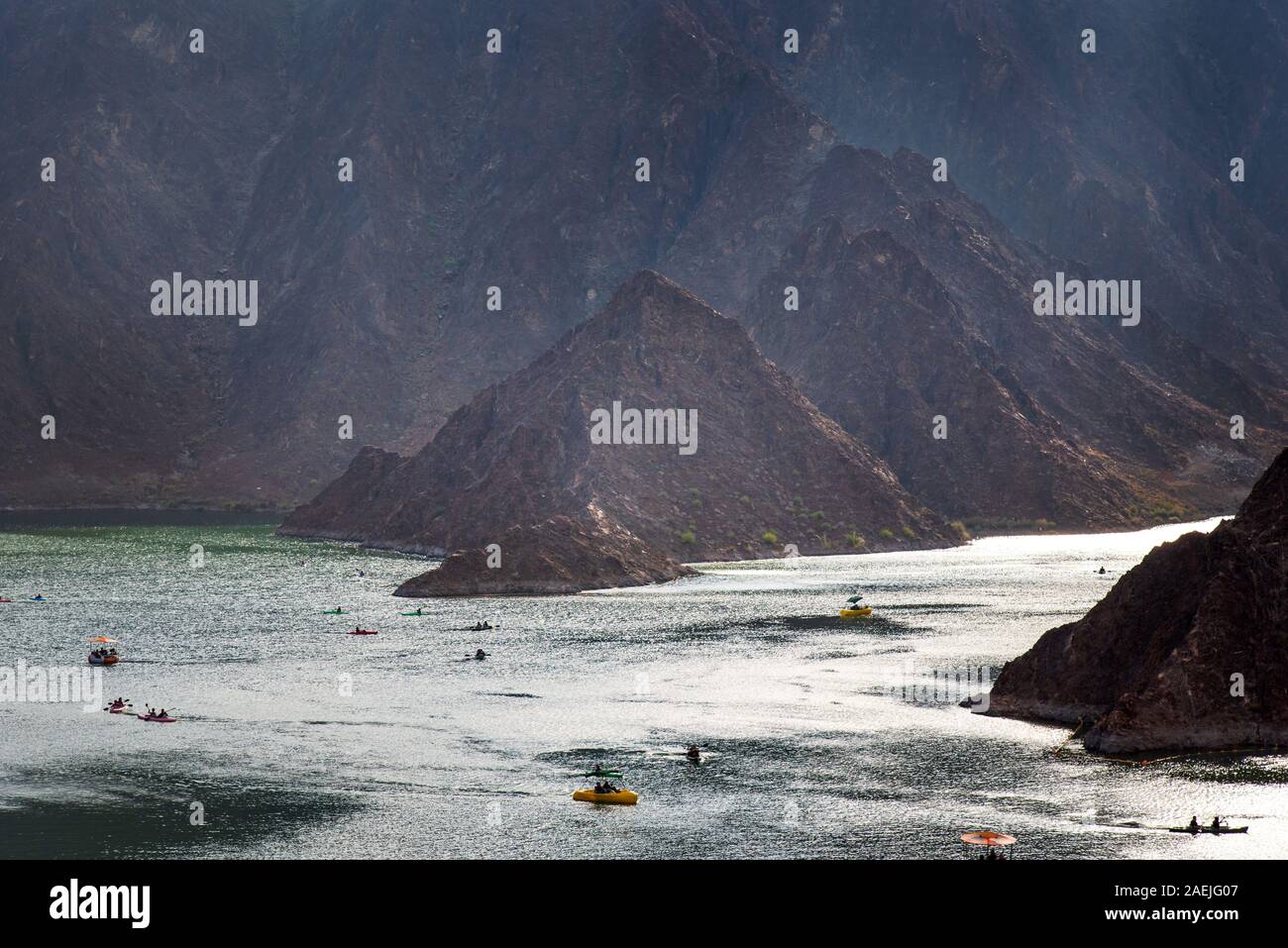 Paysage du lac de barrage de Hatta à Dubaï émirat d'eau au coucher du soleil Banque D'Images