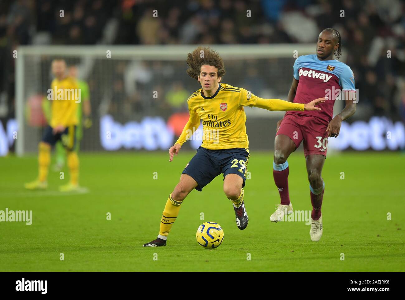 Mattéo Guendouzi d'Arsenal au cours de la West Ham contre Arsenal Premier League match au stade de Londres 9 décembre 2019 ÉDITORIAL N'utilisez que pas d'utilisation non autorisée avec l'audio, vidéo, données, listes de luminaire (en dehors de l'UE), club ou la Ligue de logos ou services 'live'. En ligne De-match utilisation limitée à 45 images ( +15 en temps supplémentaire). Aucune utilisation d'émuler des images en mouvement. Aucune utilisation de pari, de jeux ou d'un club ou la ligue/dvd publications/services- Crédit : Martin Dalton/Alamy Live News Banque D'Images