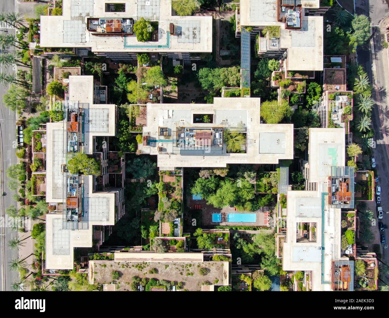 Vue de dessus de l'antenne de l'immeuble moderne dans le Désert Scottsdale en Arizona, ville capitale de l'état de l'est de Phoenix. Le centre-ville de la vieille ville de Scottsdale Banque D'Images