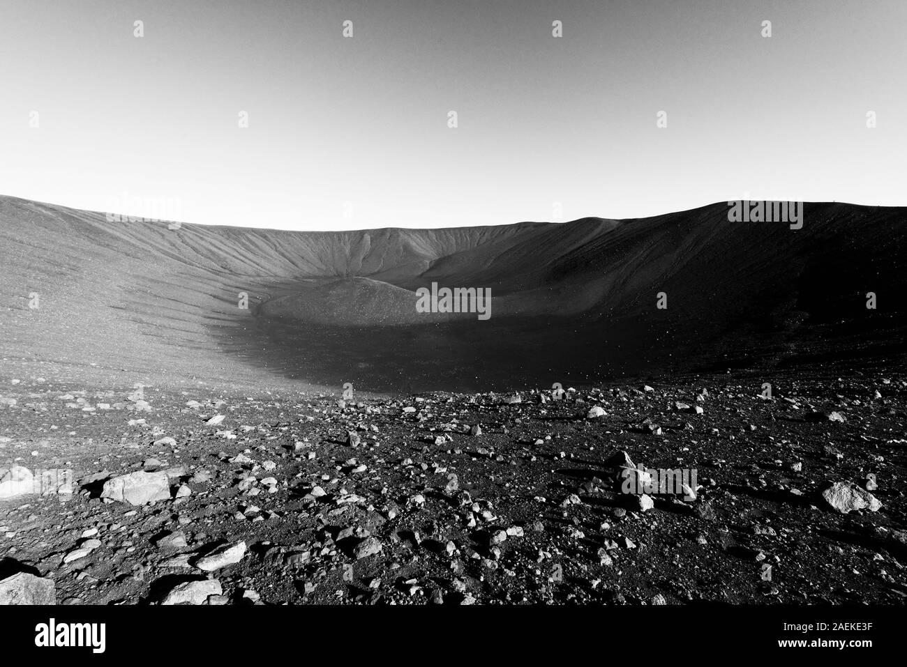 Cratère Hverfjall près du lac Myvatn en Islande, l'un des plus grands cratères volcaniques dans le monde avec un diamètre de près de 800m au dessus. Banque D'Images