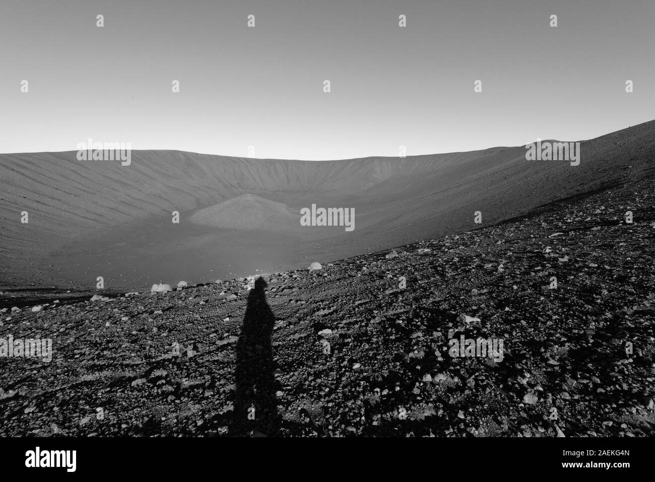 Cratère Hverfjall près du lac Myvatn en Islande, l'un des plus grands cratères volcaniques dans le monde avec un diamètre de près de 800m au dessus. Banque D'Images